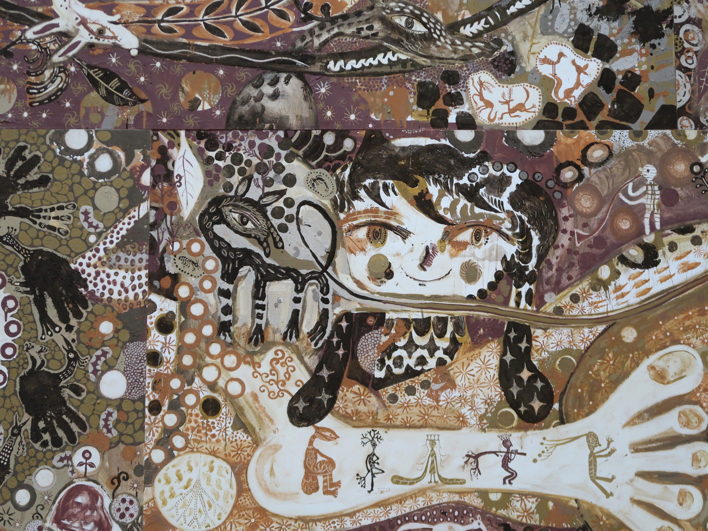 女の子のような人物や、不思議ないきものたち