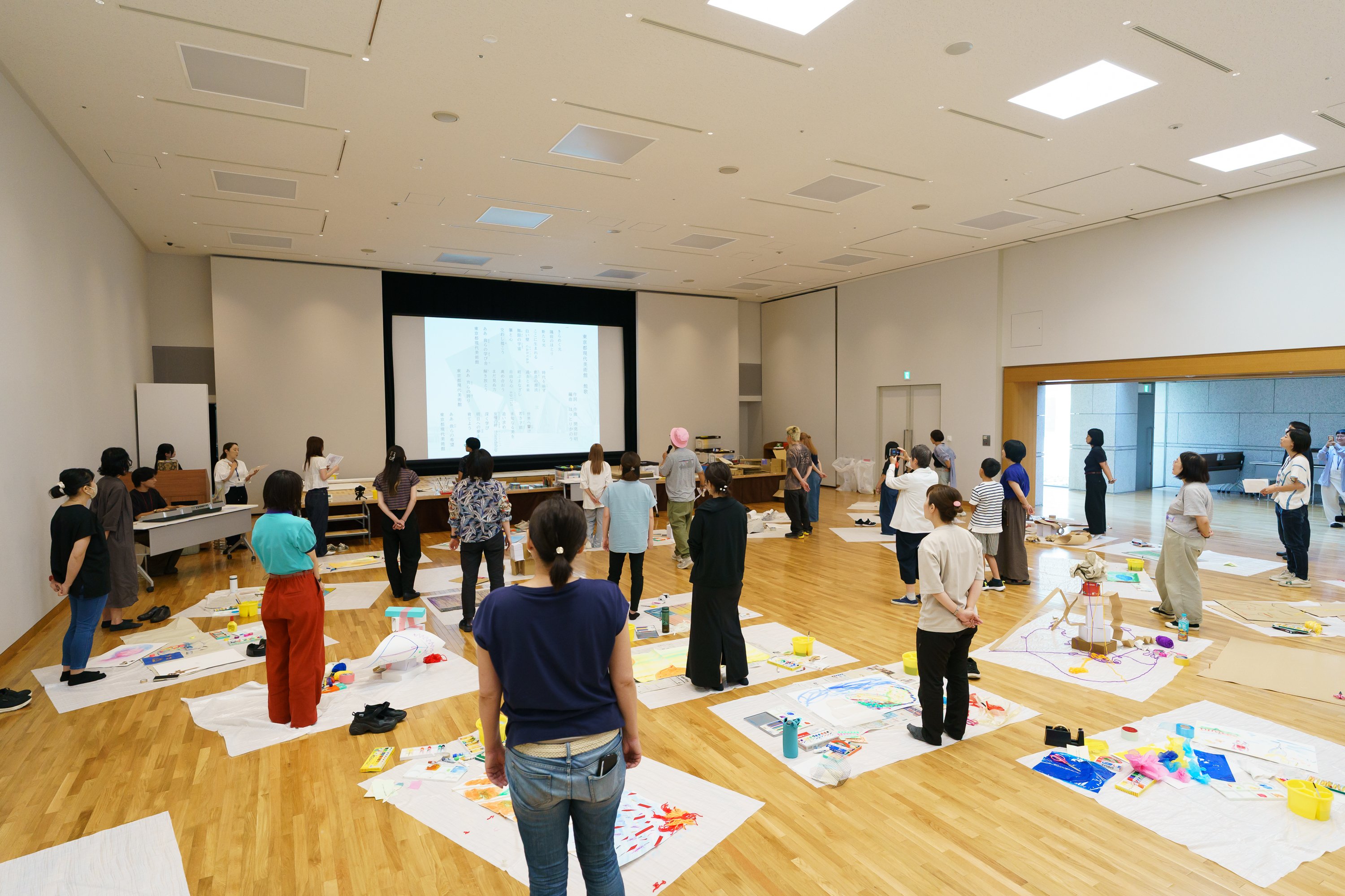 全員で「館歌」をうたう