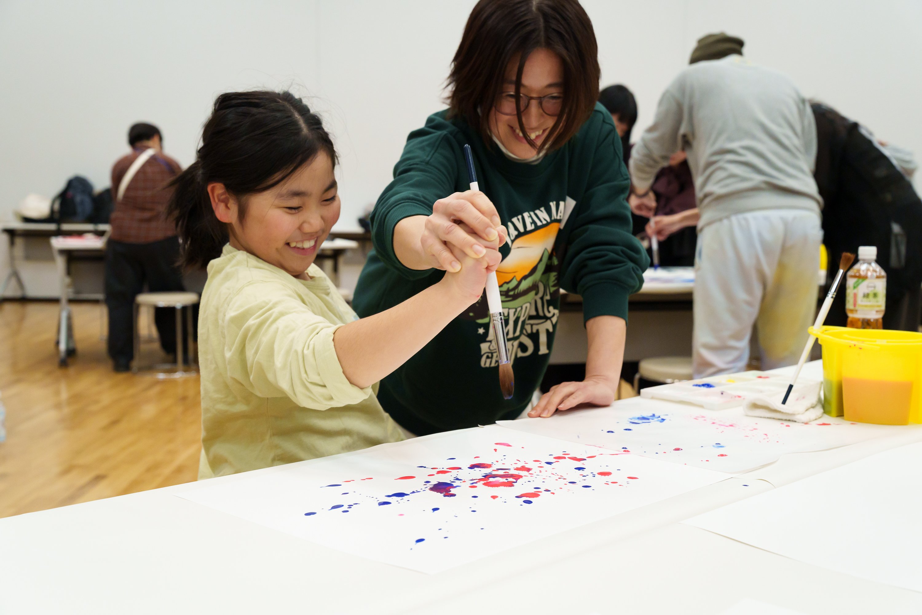 相談せずに相手の動きを感じ取りながら描きます