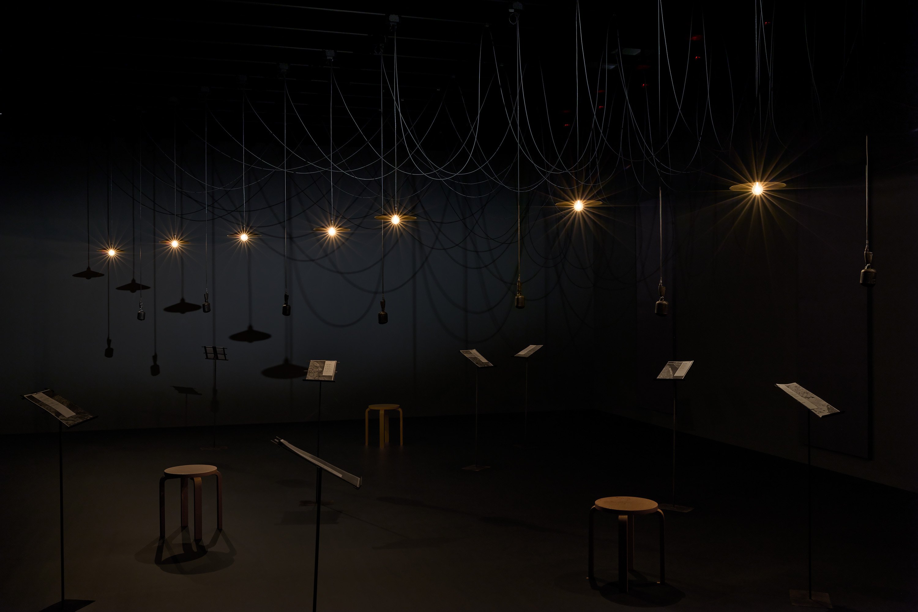 Shilpa Gupta, "Listening Air", 2019–2025. Photo by Shunta Inaguchi.